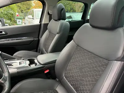 Peugeot 3008 1.6 T Allure — SUV urbain robuste, entretien Peugeot complet — Miniature 12