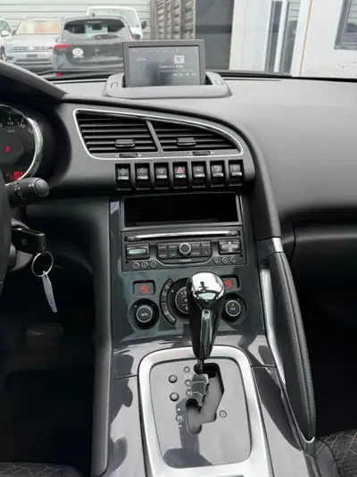 Peugeot 3008 1.6 T Allure — SUV urbain robuste, entretien Peugeot complet — Miniature 10