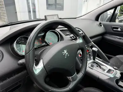 Peugeot 3008 1.6 T Allure — SUV urbain robuste, entretien Peugeot complet — Miniature 15