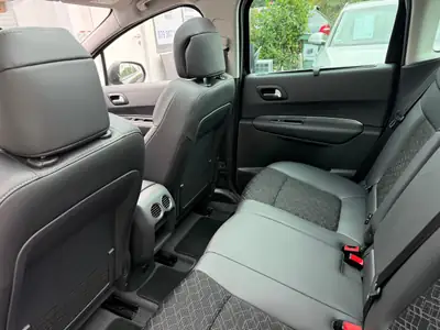 Peugeot 3008 1.6 T Allure — SUV urbain robuste, entretien Peugeot complet — Miniature 13