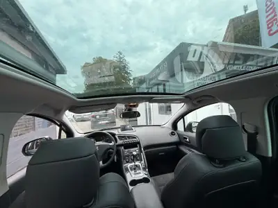 Peugeot 3008 1.6 T Allure — SUV urbain robuste, entretien Peugeot complet — Miniature 16