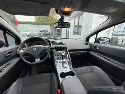 Peugeot 3008 1.6 T Allure — SUV urbain robuste, entretien Peugeot complet — Miniature 17