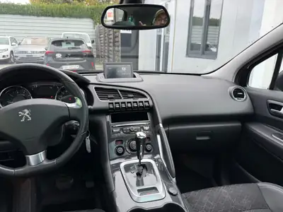 Peugeot 3008 1.6 T Allure — SUV urbain robuste, entretien Peugeot complet — Miniature 18