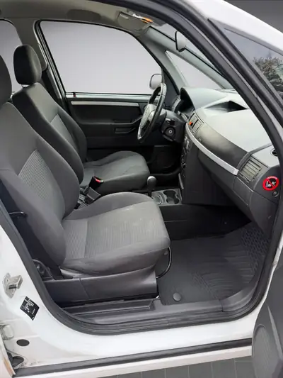 Opel Meriva 1.6i-16 TP Edition Easytronic — Minivan pratique, transmission automatisée, 100'000 km — Miniatura 13