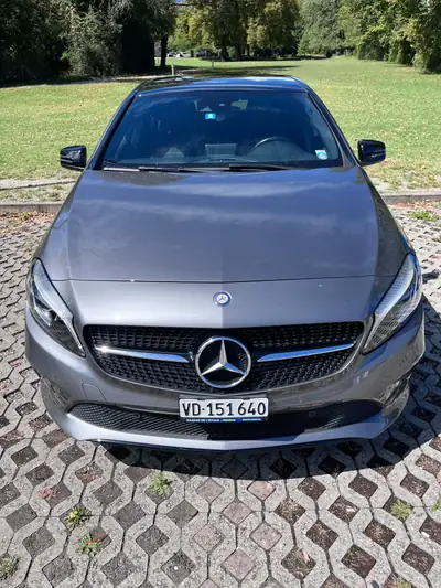 Mercedes-Benz Classe A 200 Night Star — Berline compacte élégante, 162'000 km, entretien Mercedes — vue extérieure