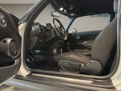 MINI Cooper 3 portes 2018 — Design iconique, faible kilométrage, Pack Pepper — dashboard
