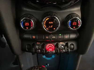 MINI Cooper 3 portes 2018 — Design iconique, faible kilométrage, Pack Pepper — Thumbnail 9