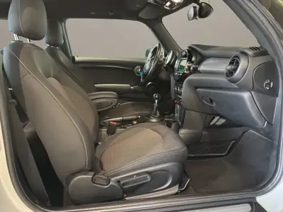 MINI Cooper 3 portes 2018 — Design iconique, faible kilométrage, Pack Pepper — Thumbnail 26