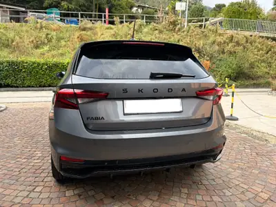 Skoda Fabia 1.5 TSI Monte Carlo DSG — Compacte dynamique, toit noir et design premium — side view