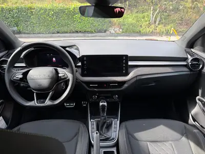 Skoda Fabia 1.5 TSI Monte Carlo DSG — Compacte dynamique, toit noir et design premium — dashboard