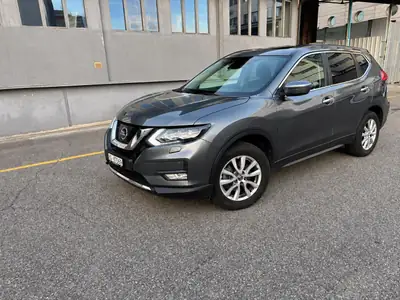 Nissan X-Trail 2.0 dCi Acenta 4x4 — SUV 7 places, diesel efficace, 115'000 km — side view