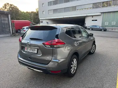 Nissan X-Trail 2.0 dCi Acenta 4x4 — SUV 7 places, diesel efficace, 115'000 km — interior