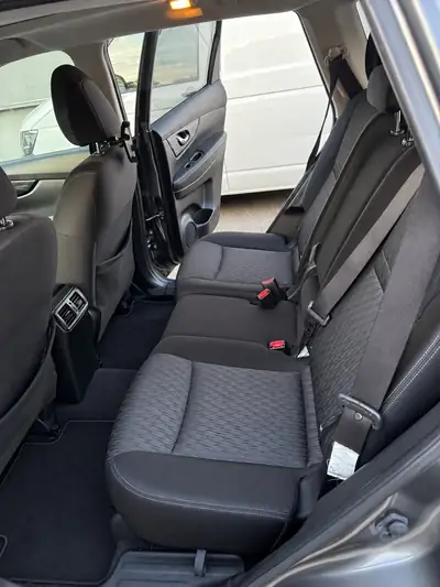 Nissan X-Trail 2.0 dCi Acenta 4x4 — SUV 7 places, diesel efficace, 115'000 km — Thumbnail 9