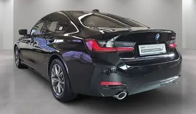 BMW 320e — Berline hybride rechargeable performante, 51 000 km seulement — side view