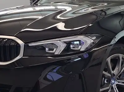 BMW 320e — Berline hybride rechargeable performante, 51 000 km seulement — rear view