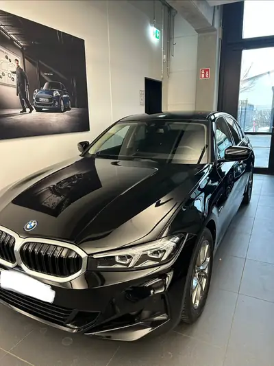 BMW 320e — Berline hybride rechargeable performante, 51 000 km seulement — exterior view