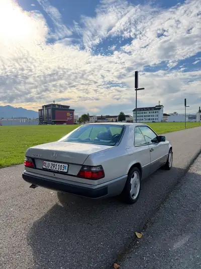 Mercedes-Benz 300 CE — Coupé sportif classique, motorisation 180 ch automatique — dashboard