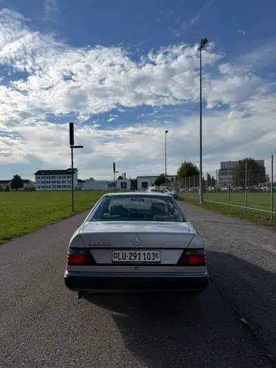 Mercedes-Benz 300 CE — Coupé sportif classique, motorisation 180 ch automatique — interior