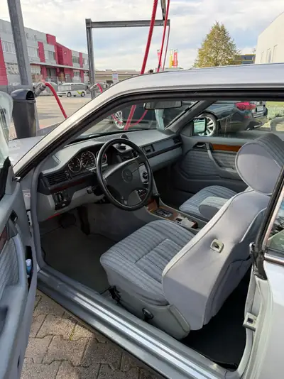 Mercedes-Benz 300 CE — Coupé sportif classique, motorisation 180 ch automatique — Thumbnail 10
