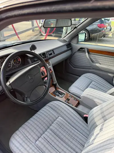 Mercedes-Benz 300 CE — Coupé sportif classique, motorisation 180 ch automatique — Thumbnail 11