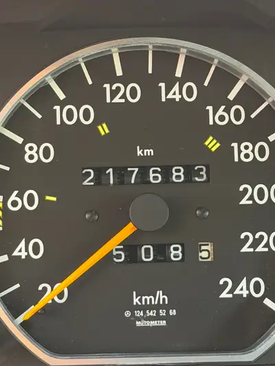 Mercedes-Benz 300 CE — Coupé sportif classique, motorisation 180 ch automatique — Thumbnail 14