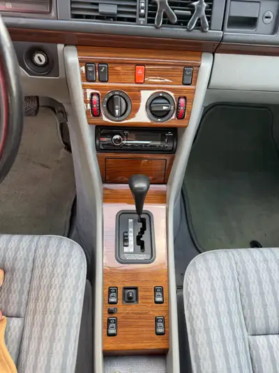 Mercedes-Benz 300 CE — Coupé sportif classique, motorisation 180 ch automatique — Thumbnail 13