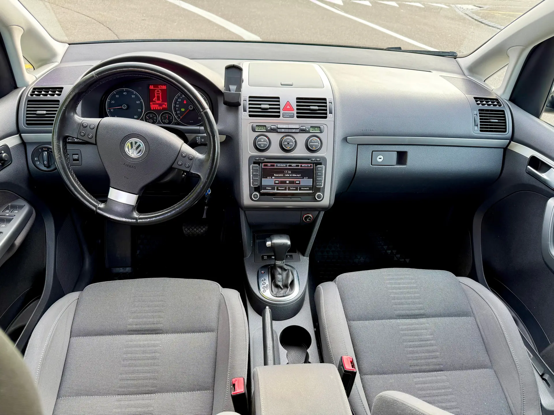 Volkswagen Touran 2009 occasion Lütisburg — 2