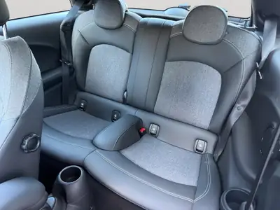 MINI Cooper S Steptronic — Sportive compacte automatique, 69 800 km seulement — intérieur