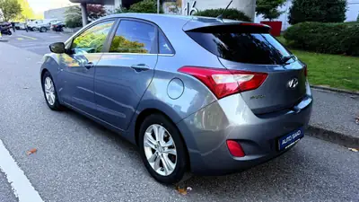 Hyundai i30 1.6 GDI Style — Berline fiable, 140 000 km, sans sinistre — tableau de bord