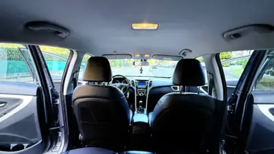 Hyundai i30 1.6 GDI Style — Berline fiable, 140 000 km, sans sinistre — Miniature 8
