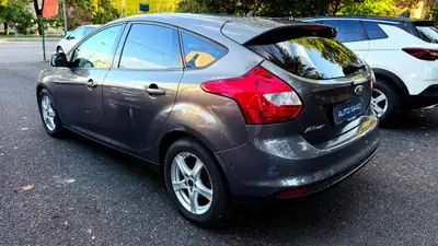 Ford Focus 1.6i VCT Trend PowerShift — Berline compacte fiable, consommation maîtrisée — tableau de bord