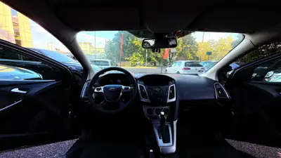 Ford Focus 1.6i VCT Trend PowerShift — Berline compacte fiable, consommation maîtrisée — Miniature 11