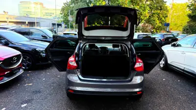 Ford Focus 1.6i VCT Trend PowerShift — Berline compacte fiable, consommation maîtrisée — Miniature 13