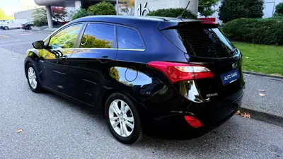 Hyundai i30 Wagon 1.6 GDI Style — Monospace familial fiable, 125'000 km — tableau de bord