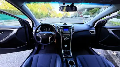 Hyundai i30 Wagon 1.6 GDI Style — Monospace familial fiable, 125'000 km — Miniature 9