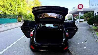 Hyundai i30 Wagon 1.6 GDI Style — Monospace familial fiable, 125'000 km — Miniature 7