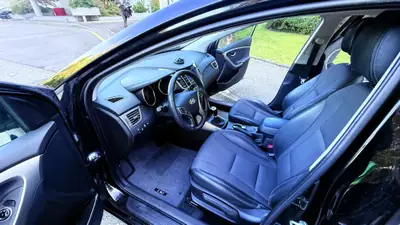 Hyundai i30 Wagon 1.6 GDI Style — Monospace familial fiable, 125'000 km — Miniature 10
