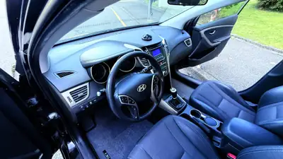 Hyundai i30 Wagon 1.6 GDI Style — Monospace familial fiable, 125'000 km — Miniature 11