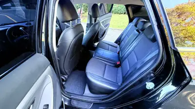 Hyundai i30 Wagon 1.6 GDI Style — Monospace familial fiable, 125'000 km — Miniature 12