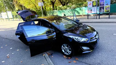 Hyundai i30 Wagon 1.6 GDI Style — Monospace familial fiable, 125'000 km — Miniature 14