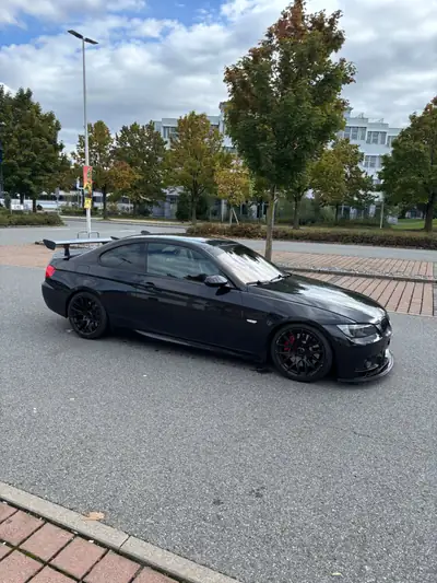 BMW 335i xDrive Coupé — Sportivité allemande et traction intégrale, 306 ch — fianco