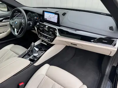 BMW 540d xDrive — Break diesel performant, toit panoramique et sièges massants — dettaglio