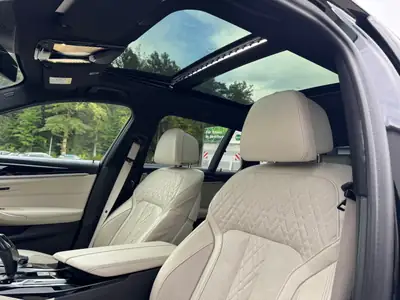 BMW 540d xDrive — Break diesel performant, toit panoramique et sièges massants — Miniatura 7