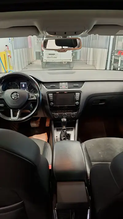 Skoda Octavia 1.8 TSI Elegance 4x4 — Break polyvalent, transmission DSG, sans sinistre — Armaturenbrett