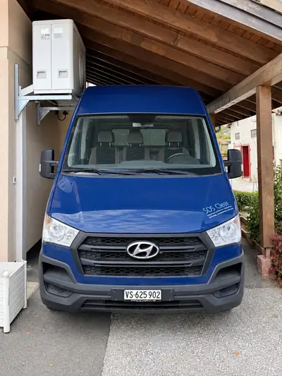 Hyundai H350 2.5 CRDi Amplia — Utilitaire spacieux, diesel économique, sous 100'000 km — vista posteriore