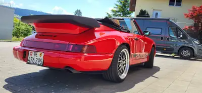 Porsche 911 Carrera 4 Cabriolet 3.6 — Chef-d'œuvre des années 90, 250 ch et toit ouvert — rear view