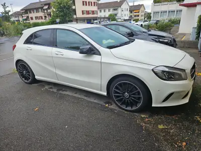 Mercedes-Benz A 180 Night Star — Berline compacte premium, 47'000 km seulement — rear view