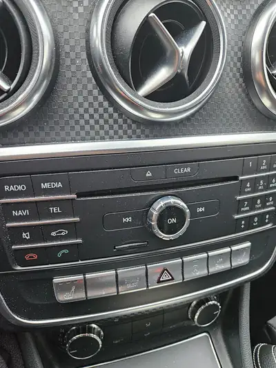 Mercedes-Benz A 180 Night Star — Berline compacte premium, 47'000 km seulement — detail