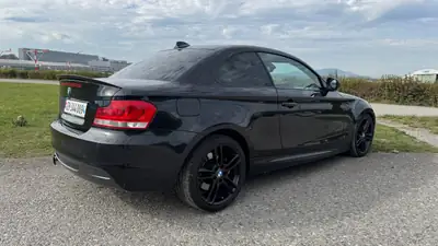 BMW 135i Coupé 2012 — Sportivité pure, 306 ch et design emblématique — vista posteriore