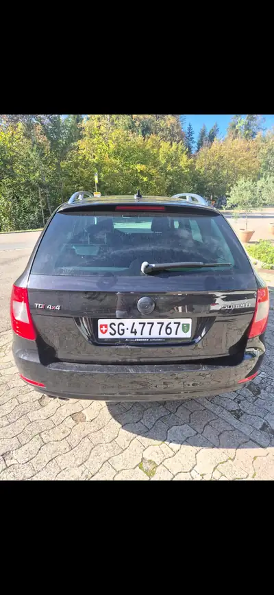 Skoda Superb 2.0 TDI 140 Ambition 4x4 — Break premium, traction intégrale et consommation maîtrisée — rear view